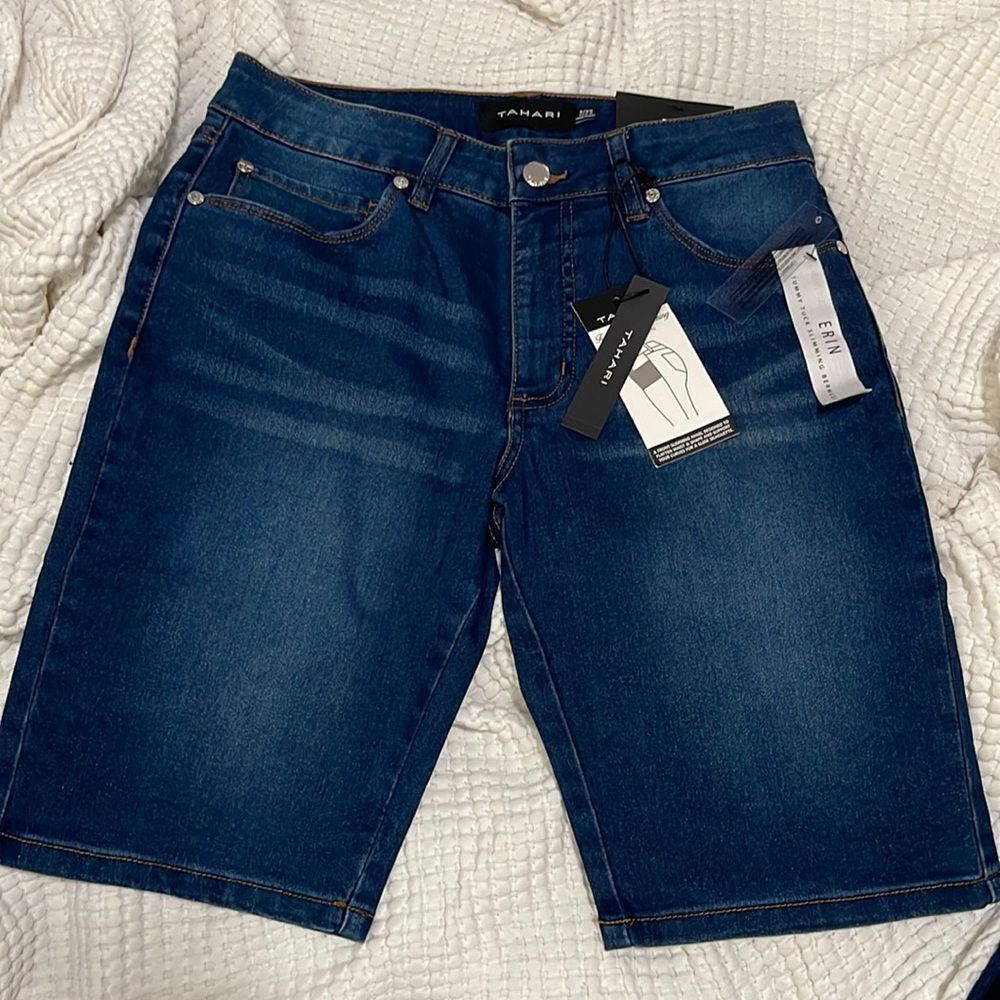 NWT- Tahari- 8, 10 & 12. Erin Slim Fit Bermuda Short